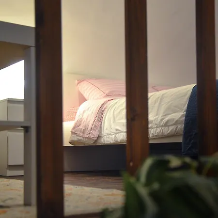 Manzoni 10 Apartament *