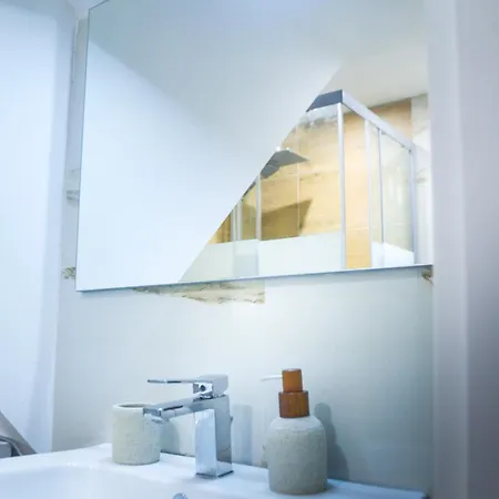 Manzoni 10 * בארי