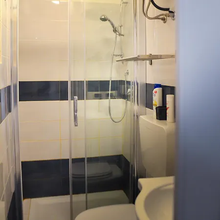 Manzoni 10 Apartament *