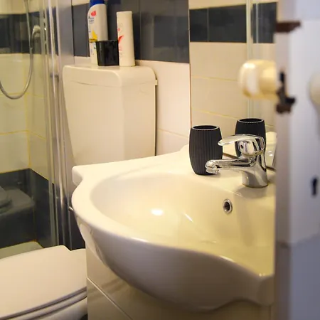 Manzoni 10 Apartament *