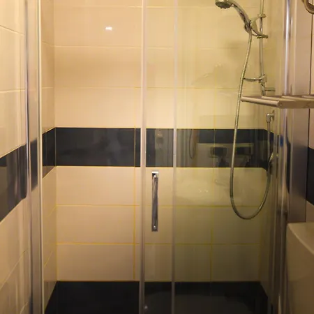 Manzoni 10 * בארי