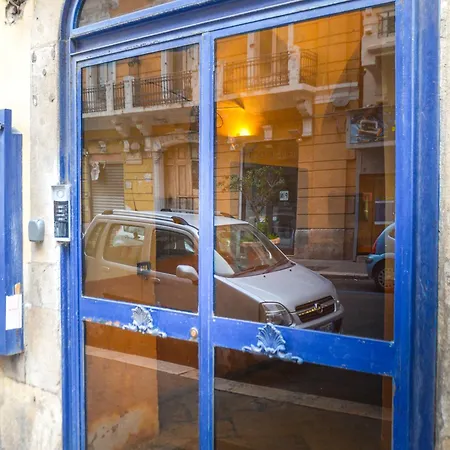 Manzoni 10 *